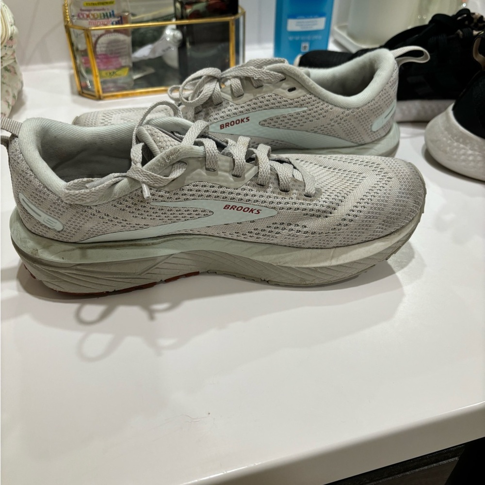 Women’s brooks running shoes